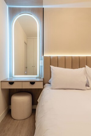 1 Schlafzimmer, Schreibtisch, Bügeleisen/Bügelbrett, Reisekinderbett
