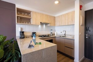 Fridge, microwave, stovetop, coffee/tea maker - geko | Zaar_1BR in San Isidro w/balcony (San Isidro)