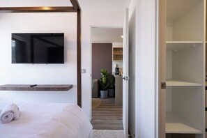 Desk, iron/ironing board, travel cot, free WiFi - geko | Zaar_1BR in San Isidro w/balcony (San Isidro)