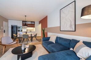 TV - geko _Wonderland 2BR_ (Miraflores)