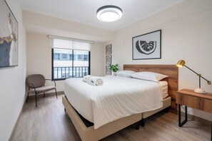 1 bedroom, iron/ironing board, travel cot, free WiFi - geko | Oliva_1BR in San Isidro, top spot (San Isidro)
