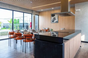 Dining - geko| Koons_1BR Apt in Miraflores w/balcony (Lima)