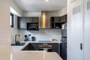 Micro-ondes, plaque de cuisson, cafetière/bouilloire