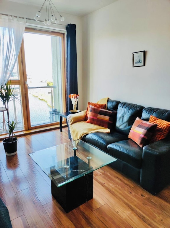 Waterfront Views 2 Beds / 2 Baths - ダブリン