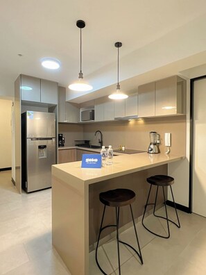 Fridge, microwave, oven, stovetop