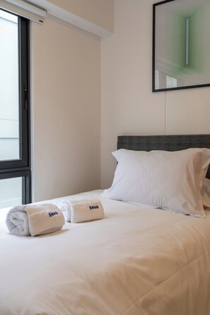 Tabla de planchar con plancha, cuna de viaje y wifi gratis 