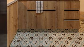 Réfrigérateur, micro-ondes, plaque de cuisson, cafetiÚre/bouilloire