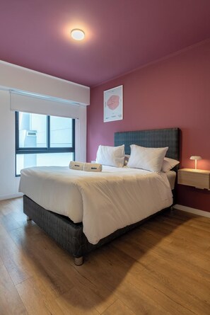 Bügeleisen/Bügelbrett, Reisekinderbett, kostenloses WLAN, Bettwäsche