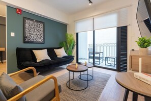 Smart TV - geko | Racoon 2BR Flat in Barranco w/balcony (Lima)