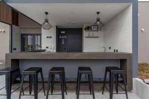 Outdoor dining - geko| Aura _Loft, sleek apt in top business hub (San Isidro)