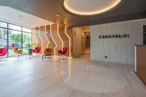 Lobby - geko| Aura _Loft, sleek apt in top business hub (San Isidro)