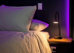 1 bedroom, iron/ironing board, WiFi, bed sheets - geko _Purple Haze Loft_ (Miraflores)