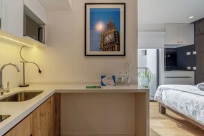 1 bedroom, iron/ironing board, WiFi, bed sheets - geko _Purple Haze Loft_ (Miraflores)