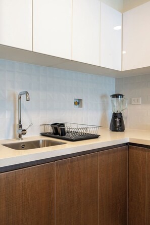 Fridge, microwave, coffee/tea maker, cookware/dishes/utensils