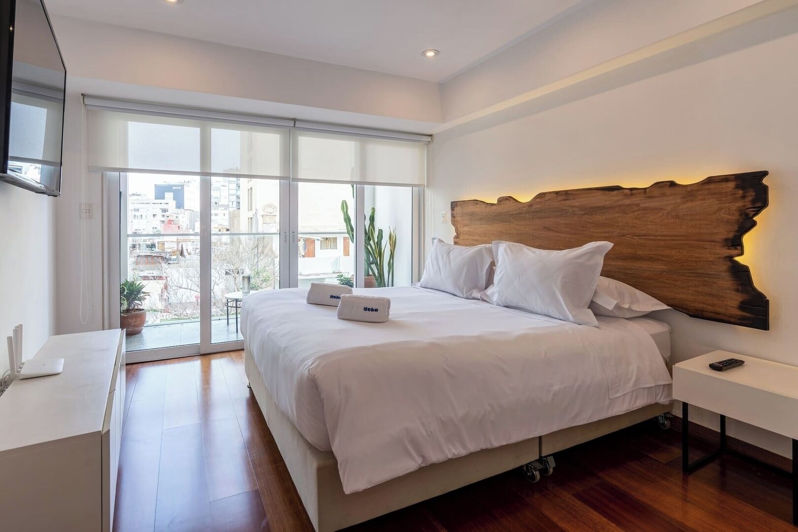 Tabla de planchar con plancha, cuna de viaje y wifi gratis 