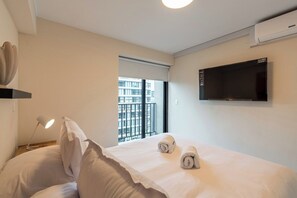1 bedroom, iron/ironing board, travel cot, WiFi - geko _Indie Sunshine 1BR_ (San Isidro)