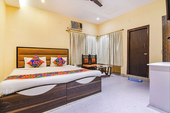 Egyptian cotton sheets, premium bedding, in-room safe, free WiFi