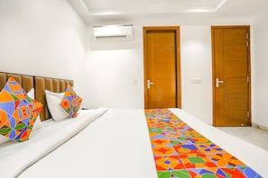 Egyptian cotton sheets, premium bedding, in-room safe, free WiFi