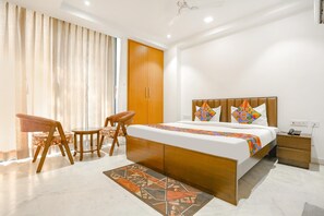 Kamar Deluks | Seprai katun Mesir, seprai premium, brankas, dan Wi-Fi gratis