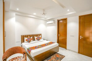 Deluxe Room | Egyptian cotton sheets, premium bedding, in-room safe, free WiFi