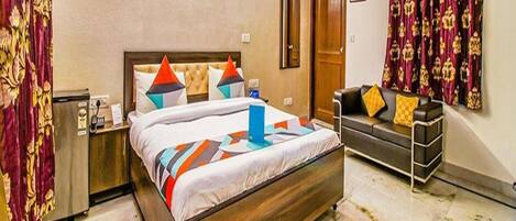 Egyptian cotton sheets, premium bedding, in-room safe, free WiFi