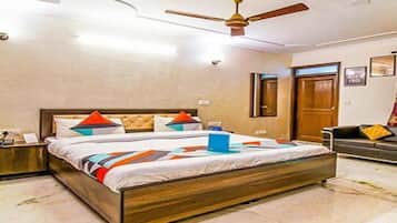 Egyptian cotton sheets, premium bedding, in-room safe, free WiFi