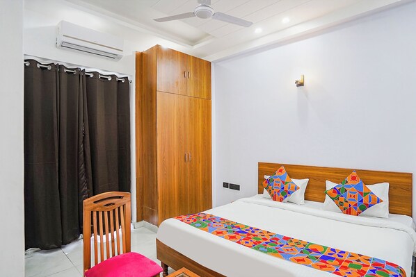 Egyptian cotton sheets, premium bedding, in-room safe, free WiFi