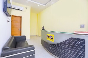 Quầy tiếp tân