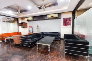 Lobby sitting area - Fabhotel L Grand (Hyderabad)