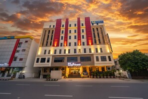 Exterior - Fabhotel L Grand (Hyderabad)