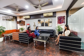Lobby sitting area - Fabhotel L Grand (Hyderabad)