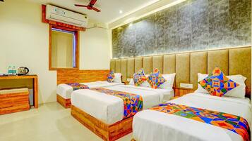Egyptian cotton sheets, premium bedding, in-room safe, free WiFi