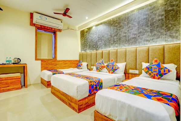 Egyptian cotton sheets, premium bedding, in-room safe, free WiFi - Fabhotel Indore Palace (Mumbai)