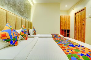 Egyptian cotton sheets, premium bedding, in-room safe, free WiFi - Fabhotel Indore Palace (Mumbai)