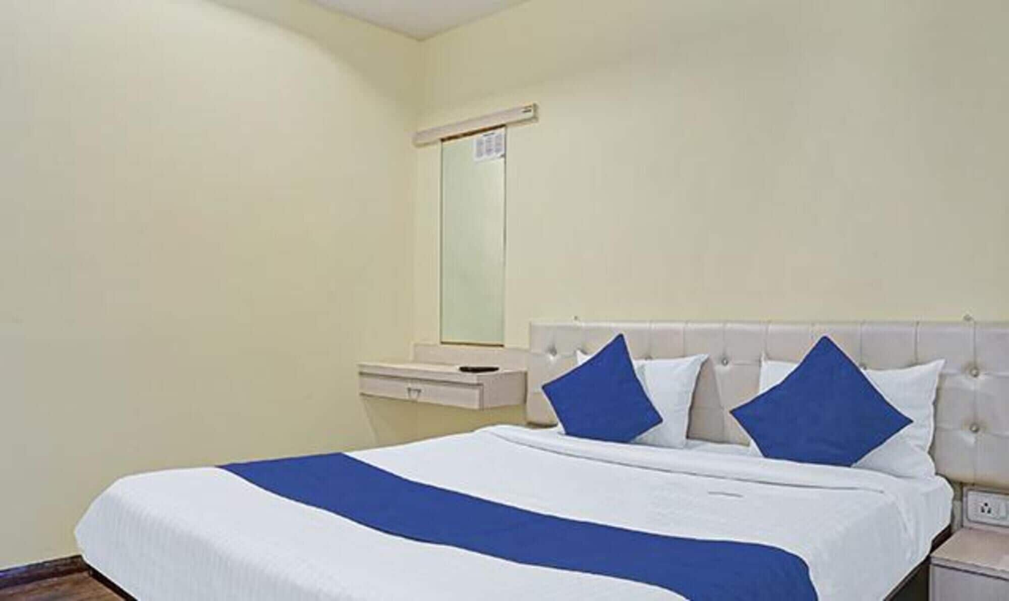 Egyptian cotton sheets, premium bedding, in-room safe, free WiFi