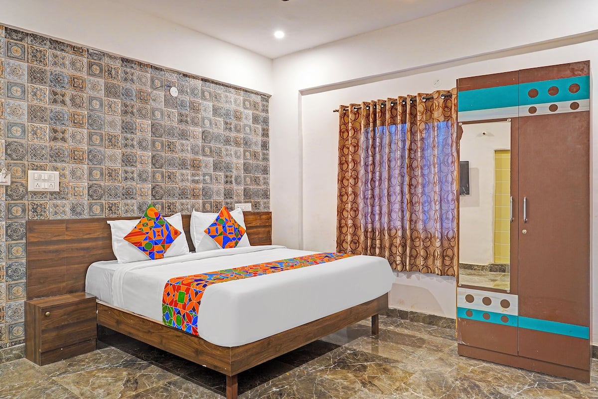 Egyptian cotton sheets, premium bedding, in-room safe, free WiFi