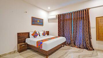 Egyptian cotton sheets, premium bedding, in-room safe, free WiFi