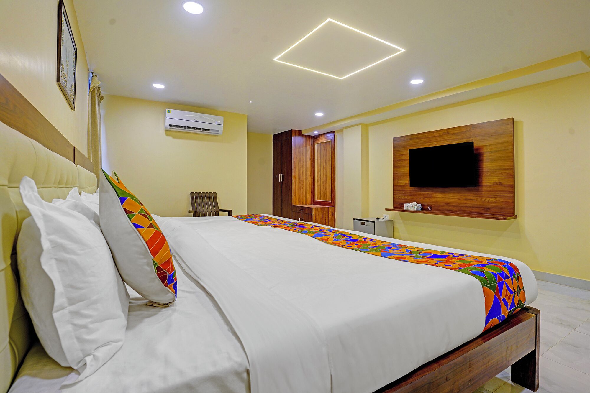 Habitación familiar | Sábanas de algodón egipcio, ropa de cama de alta calidad, caja fuerte