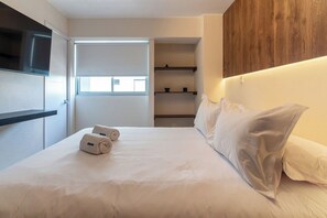 مكواة/لوح كي وسرير سفر وواي فاي مجانًا وملاءات أسرّة