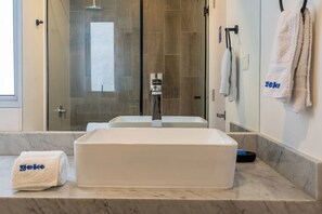 Bathroom - geko | Mellow _2BR in Miraflores near Kennedy park (Miraflores)