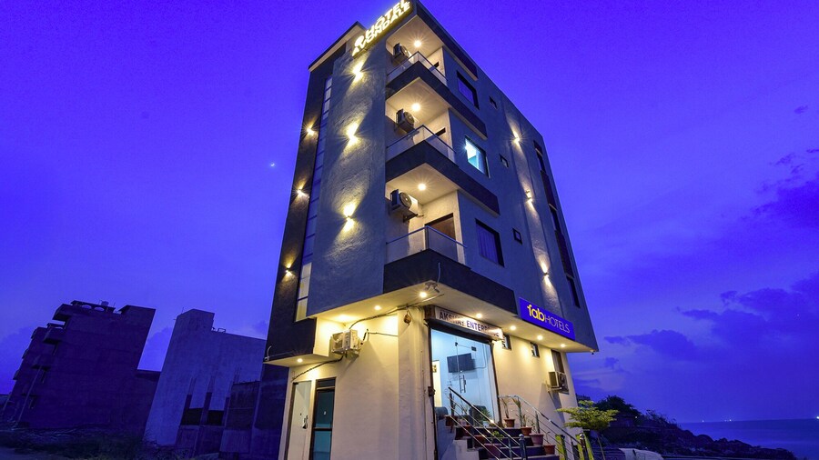 Fabhotel Avondale