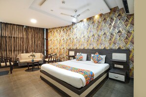 Deluxe Room | Egyptian cotton sheets, premium bedding, in-room safe, free WiFi