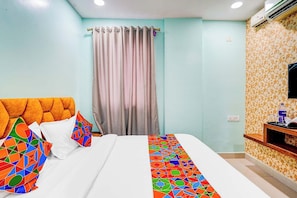 Egyptian cotton sheets, premium bedding, in-room safe, free WiFi - Via Emara Inn - Lalbagh Botanical Garden (Bangalore)