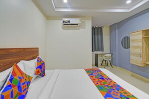 Egyptian cotton sheets, premium bedding, in-room safe, free WiFi