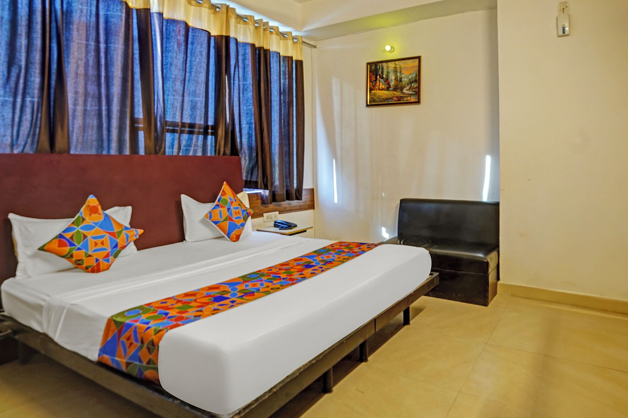 Egyptian cotton sheets, premium bedding, in-room safe, free WiFi