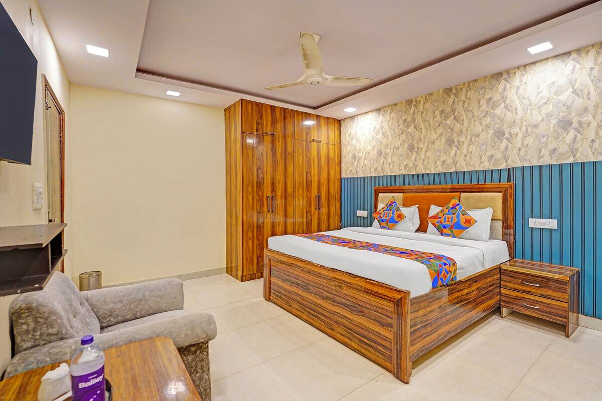 Family Room | Egyptian cotton sheets, premium bedding, free WiFi, bed sheets