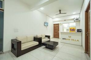 Reception - Fabhotel Urban Villa (Noida)