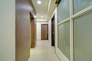 Lobby - Fabhotel Morya Regency (Bhopal)
