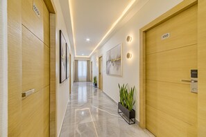 Lobby - FabHotel Prime Veeraj Suites - Nr. Skyview10, Lumbini Avenue, Gachibowli (Hyderabad)