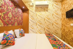 Egyptian cotton sheets, premium bedding, in-room safe, free WiFi